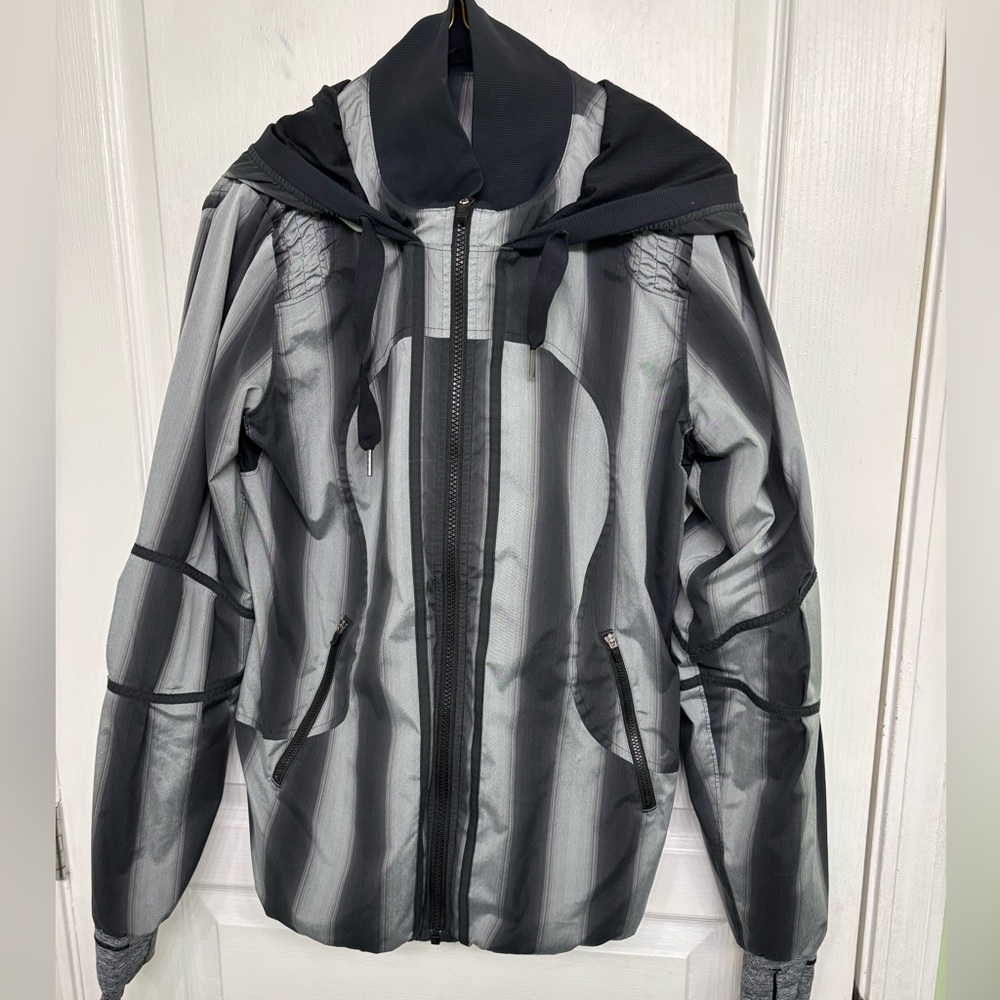 Lululemon Women's Black Grey Striped Hoodie Jacket Size Med. Practically New!
